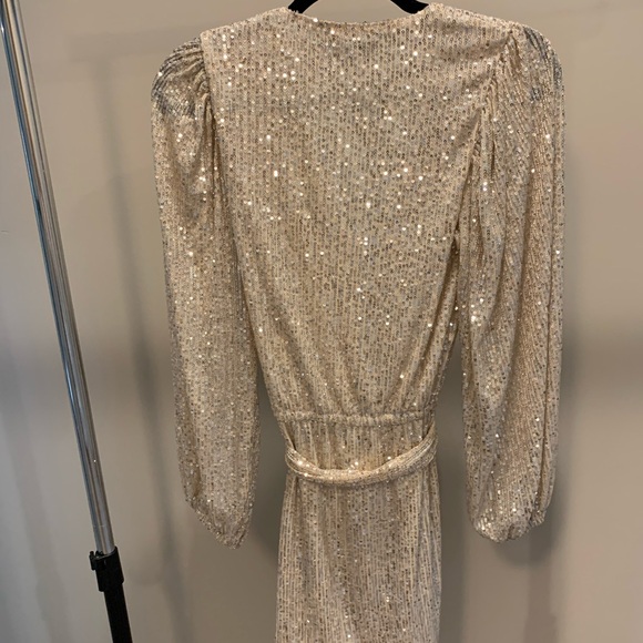 Champagne Sequin Mini Dress by Vici. New Without Tags- Never worn - Picture 4 of 4